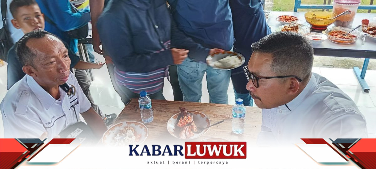 Bupati Banggai, Ir. H. Amiruddin, MM saat membuka Dialog bersama Ketua PWI Banggai, Iskandar Djiada disela sela acara santai