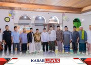 Bupati Banggai Serahkan 21 Bingkisan dan Beri Bantuan Dana untuk Masjid Baabul Kahir dalam Safari Ramadhan