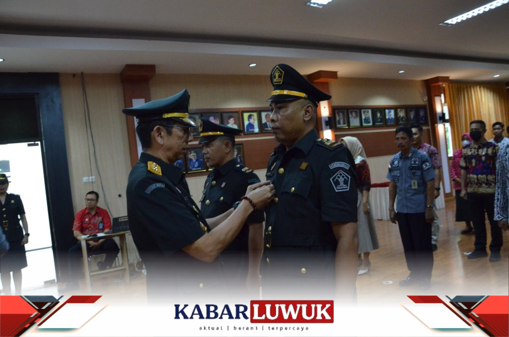 Kepala Kantor Wilayah Kementerian Hukum dan Hak Asasi Manusia Sulawesi Tengah (Kakanwil Kemenkumham Sulteng) Hermansyah Siregar secara resmi melantik 2 Pejabat Fungsional Tertentu (JFT) Analis Kekayaan Intelektual (KI)