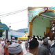 Dalam khutbahnya, Khatib Ustad Ilham M.Ag menyampaikan pesan yang sarat makna, mengajak jemaah untuk merenung dan bersyukur atas kasih sayang Allah SWT serta menjalani hidup dengan penuh kesadaran akan akhirat