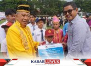 DSLNG Kembali Serahkan Paket Bantuan Pendidikan