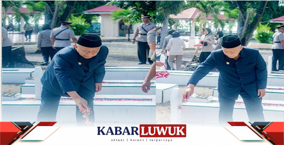 Wakil Bupati Banggai, Drs. H. Furqanuddin Masulili Ziarah TMP HUT Bhayangkara ke 78