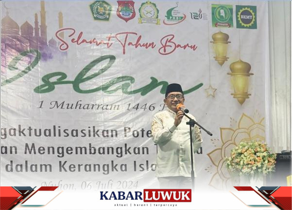 kepala Kantor Kementrian Agama Kabupaten Banggai, Drs. H. Suardi Kandjae, M.Pd saat memberikan arahan pada peringatan 1 Muharam 1446 H di Kecamatan Nuhon Kabupaten Banggai. ( Foto Pribadi )