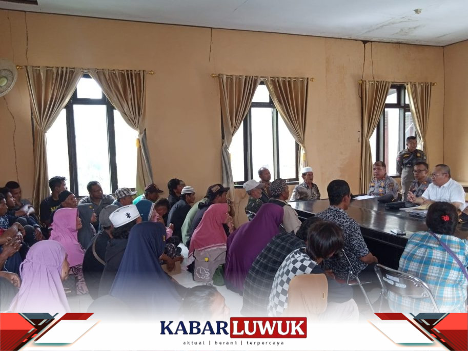 Isu Pemberhentian Kepala Desa,Puluhan Warga Kambani Gelar Aksi Damai