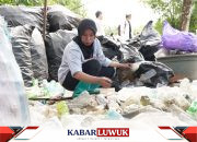 Bernilai Ekonomis, Ibu -Ibu di Bahodopi Bayar SPP Sekolah Anaknya dari Sampah Plastik