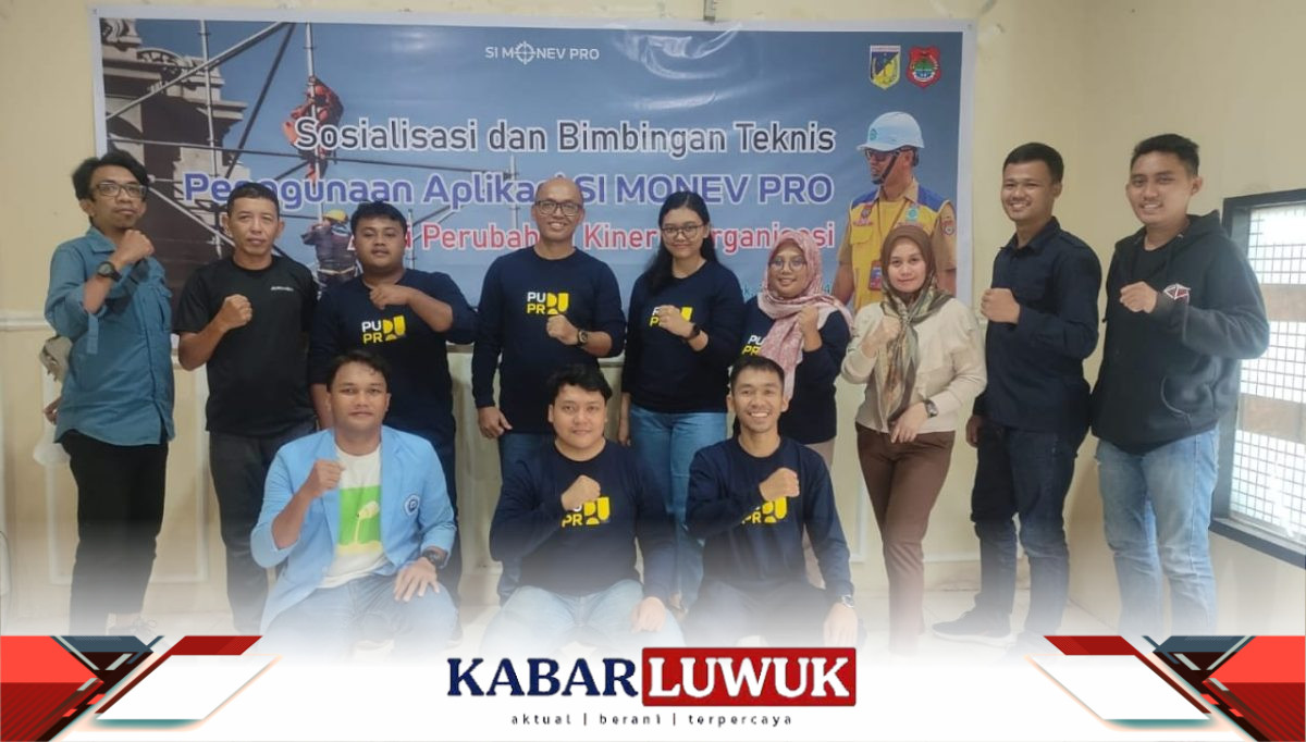 Kepala Bidang Penataan Bangunan dan Infrastruktur Permukiman Dinas PUPR Kabupaten Banggai,Ir. I Putu Jati Arsana, ST. MT bersama Staf Usai Luncurkan APlikasi Si Monev Pro ( Foto Istimewa)