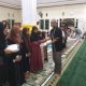 Kapolsek Toili, AKP Raden Hermawan, menghadiri acara santunan anak yatim 1446 Hijriah di Masjid At-Taroohum, Desa Tirtakencana, Kecamatan Toili