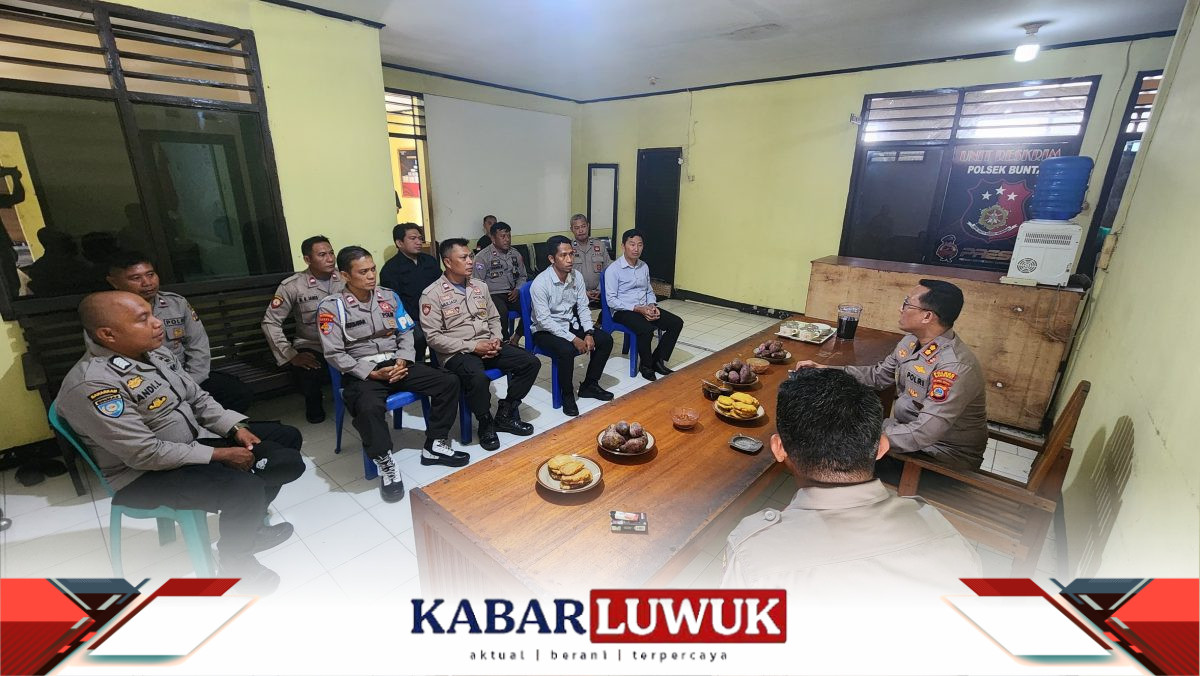 Kapolres Banggai, AKBP Putu Hendra Binangkari,s,IK saat memberikan arahan di hadapan Jajaran Polsek Bunta