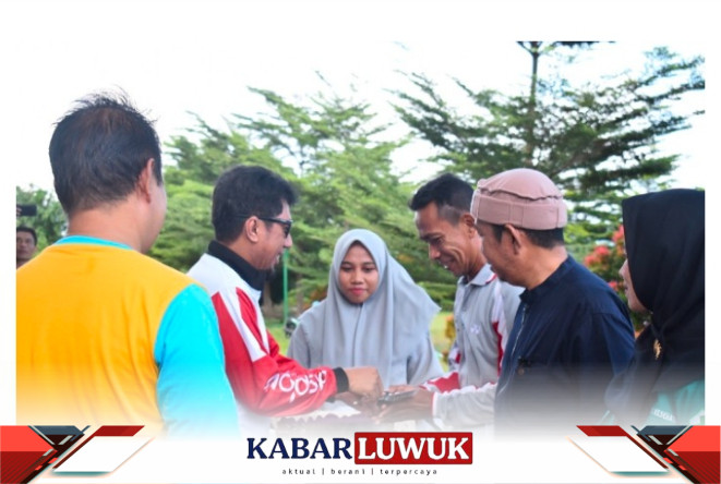 Pj Bupati Bangkep Serahkan Mobil Ambulans Kepada 6 Puskesmas.