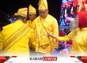 Ahmad Ali dan Istri Diangkat Jadi Ketua Dewan Adat Dampal