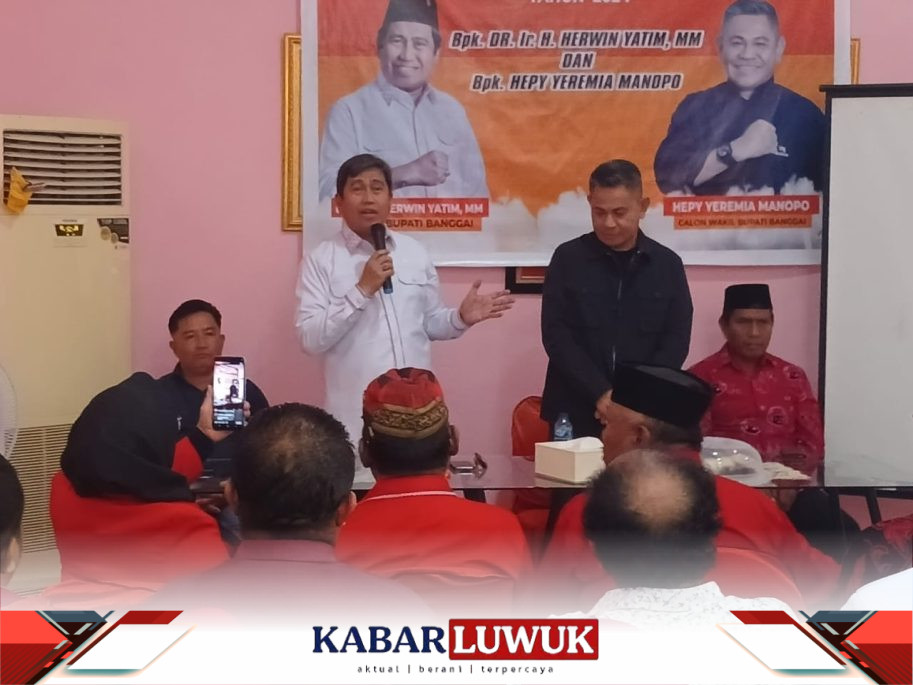 Calon Bupati dan Wakil Bupati Banggai, Herwin Yatim dan Hepy Yeremia Manopo saat deklarasi dikantor Sekretariat PDI Perjuangan Kabupaten Banggai