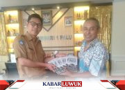 Tasman Banto Donasikan Bukunya ke SMP Al Azhar dan SMAN1 Palu