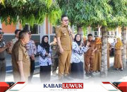 Bupati Banggai Tinjau Pembangunan Panggung Minat Bakat di SMA Bualemo