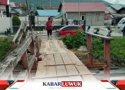 Tanggap dan Peduli: Sulianti Murad Perbaiki Jembatan Rusak di Pasar Simpong, Pedagang Bersyukur