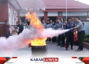 Tingkatkan Kesiapsiagaan ASN, Imigrasi Banggai Gelar Pelatihan Penanganan Kebakaran Bersama Dinas Damkar