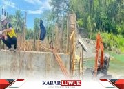 Plt. Kepala Dinas PUPR Banggai Pacu Semangat Pekerja Jembatan Saluan di Akhir Tahun”