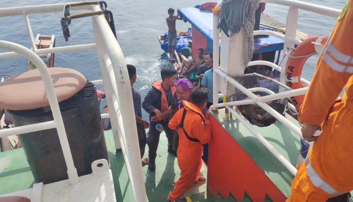 Pos SAR Luwuk Evakuasi Kapal Tenggelam di Desa Bunga