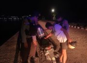 Mabuk Pria Ini Tidur di Trotoar, Kaget Dibangunkan Polisi