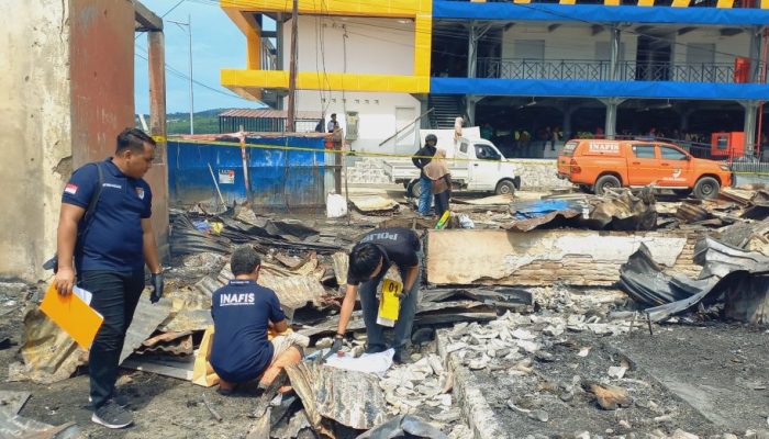Tim Inafis Polres Banggai Olah TKP Kebakaran Pasar Simpong