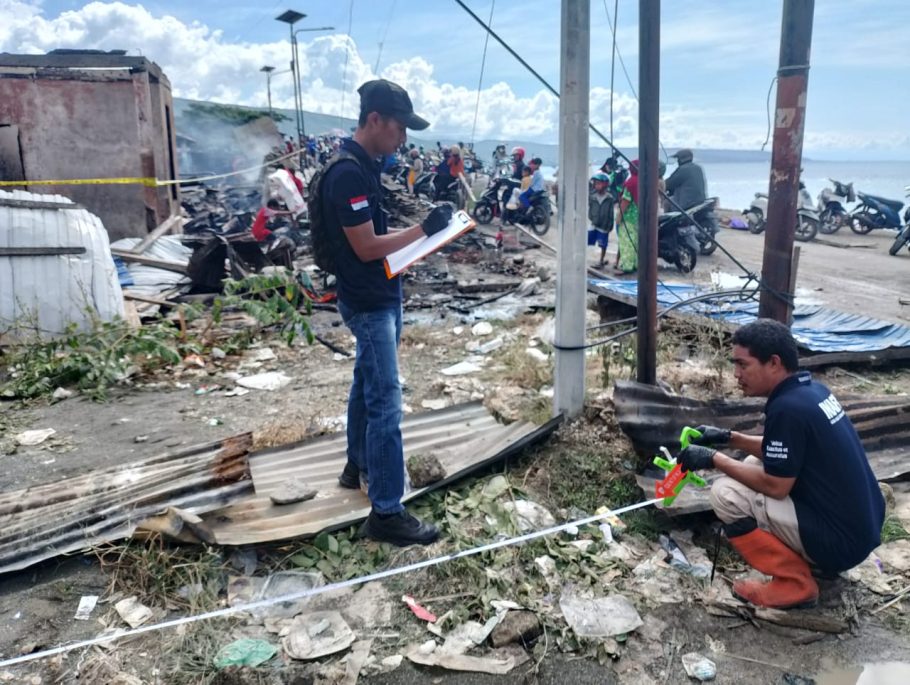 Tim Inafis Polres Banggai Olah TKP Kebakaran Pasar Simpong