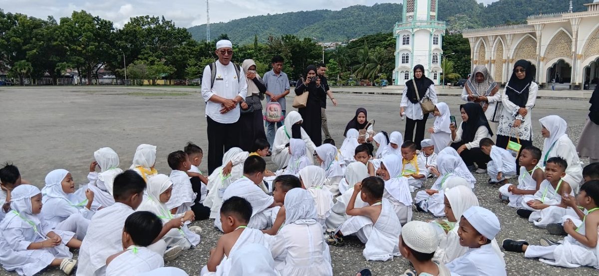 PAUD Kasih Ibu Kilongan Gelar Manasik Haji di Masjid Agung An Nur Luwuk