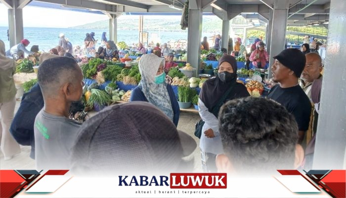 Ratusan Pedagang Pasar Simpong Banggai Terlantar, Waket 1 DPRD Turun Gunung