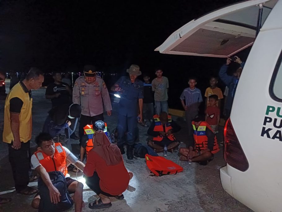 Polsek Pagimana Bantu Evakuasi Penumpang Kapal Tenggelam