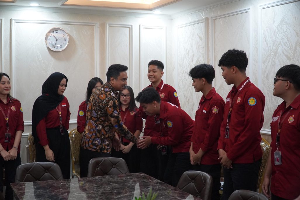 Andhika Mayrizal Amir terima Kunjungan SMAN Model Mandani Palu di Kantor Senayan