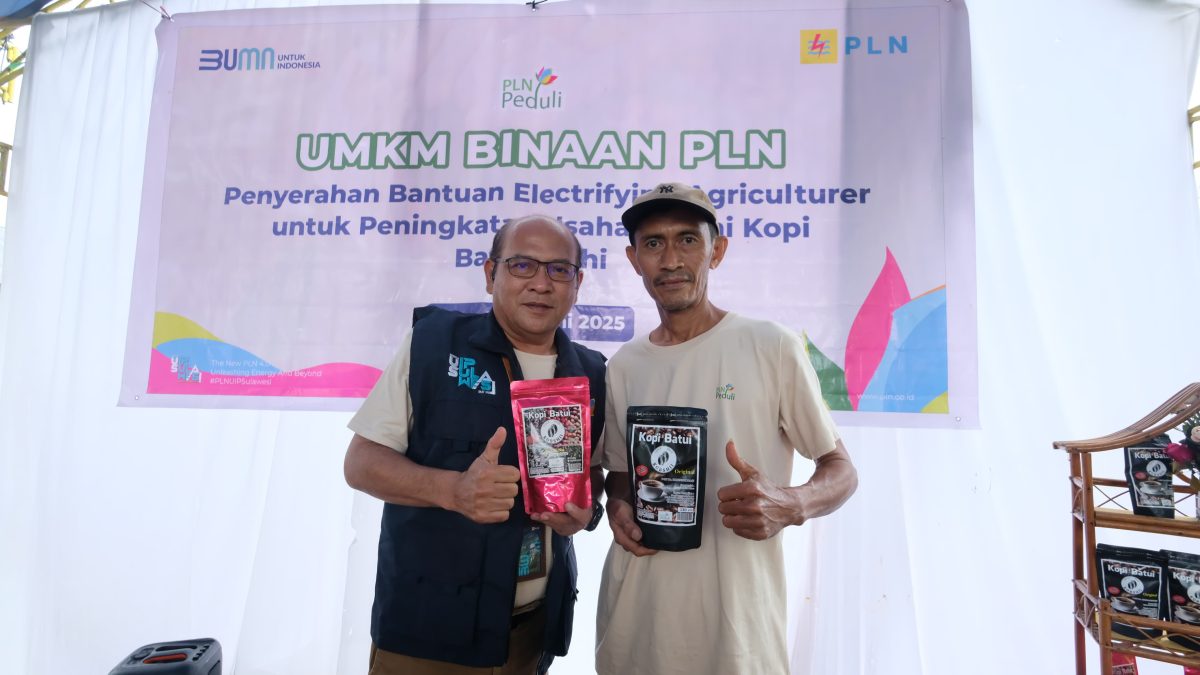 PLN Dukung Perekonomian Petani Banggai Lewat Program Kopi Batui Menanam Harapan di Bawah Menara