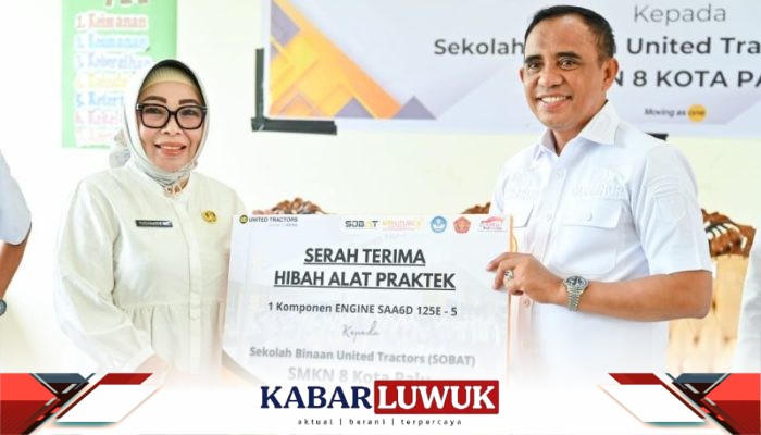 Gubernur Sulteng Serahkan Hibah Alat Praktik ke SMKN 8 Palu