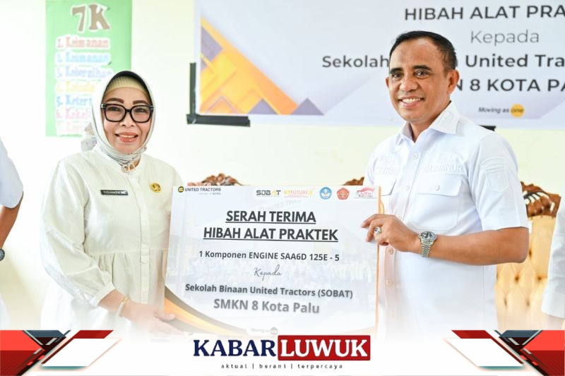 Gubernur Sulteng Serahkan Hibah Alat Praktik ke SMKN 8 Palu