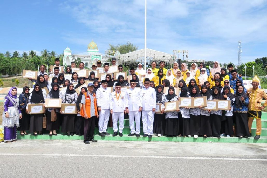 JOB Tomori Serahkan Bantuan Laptop untuk Tingkatkan Kualitas Pembelajaran di Banggai