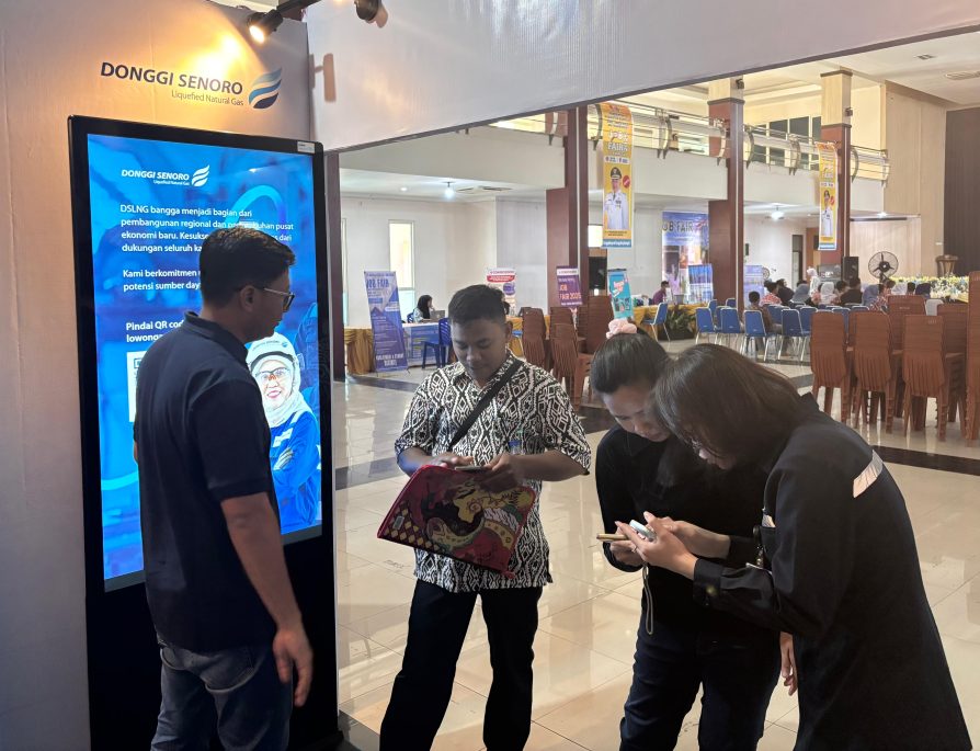Ratusan Pengunjung Ramaikan Stan DSLNG di Bursa Kerja Banggai 2025