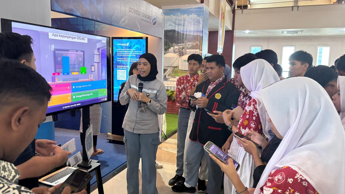 Ratusan Pengunjung Ramaikan Stan DSLNG di Bursa Kerja Banggai 2025