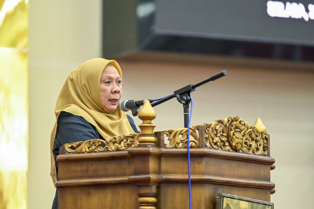 Pemerintah Provinsi Sulawesi Tengah Gelar Rapat Paripurna Penyampaian Laporan Realisasi APBD Semester I dan Rancangan Perubahan APBD 2025