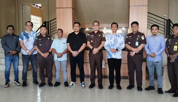 Kajari Banggai Laut Adnan Hamzah Bersilaturahmi ke DPRD Balut