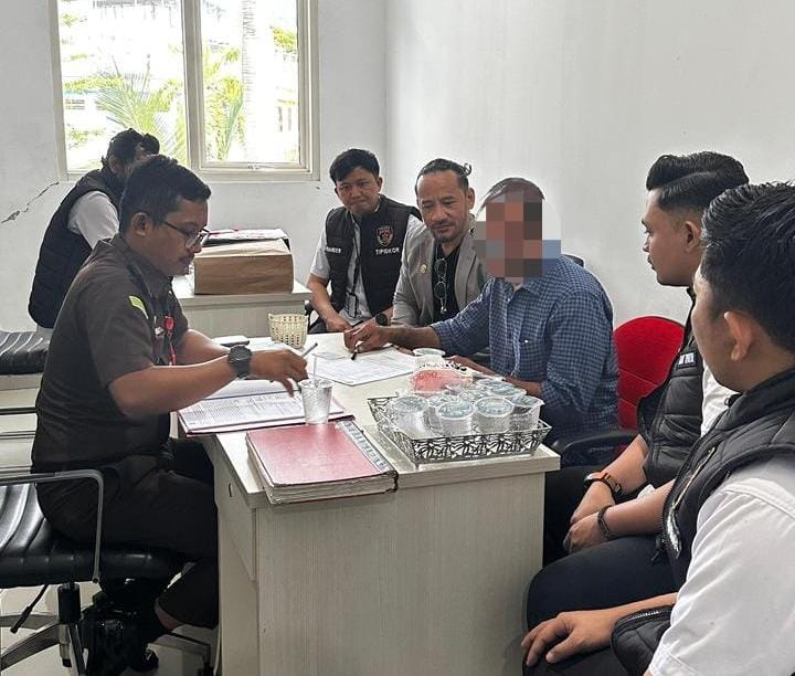 Polres Banggai Serahkan Tersangka Korupsi PDAM ke Kejaksaan