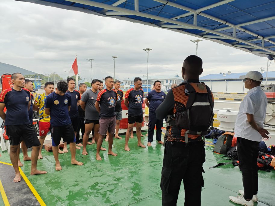 Penguatan Kapasitas Petugas Rescue Damkar Banggai: Pelatihan MFR & Water Rescue Bersama Basarnas