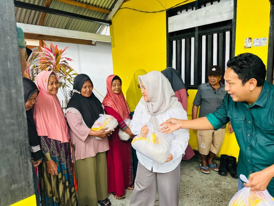 CEO PT KLS Sulianti Murad Kembali Salurkan Ratusan Paket Sembako di Tiga Kecamatan