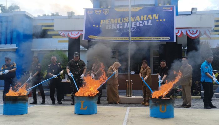Bea Cukai Luwuk Musnahkan Rokok dan Miras Ilegal Senilai Ratusan Juta Rupiah