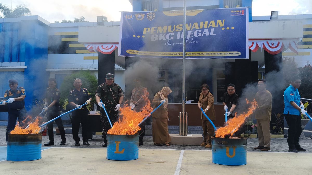 Bea Cukai Luwuk Musnahkan Rokok dan Miras Ilegal Senilai Ratusan Juta Rupiah