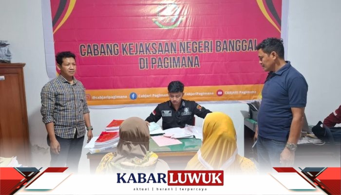 Polsek Pagimana Serahkan Dua Emak-emak Tersangka Kasus Pencurian Bersama ke Kejari Banggai