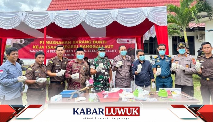 Kejari Banggai Laut Musnahkan Barang Bukti 14 Perkara yang Telah Inkracht