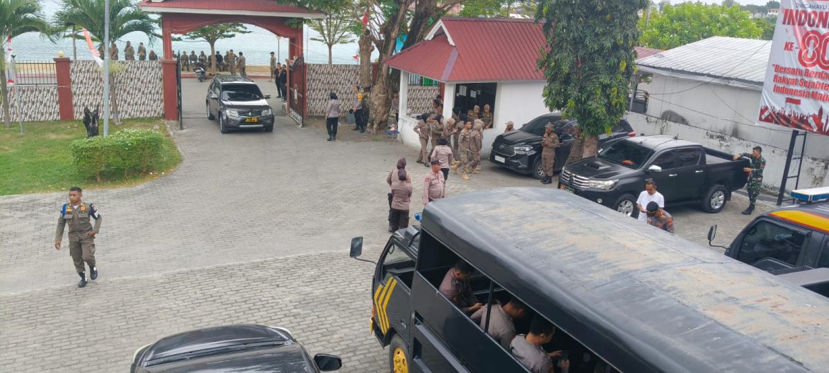 Kapolres dan Dandim Pimpin Pengamanan Aksi Unjuk Rasa di DPRD Banggai