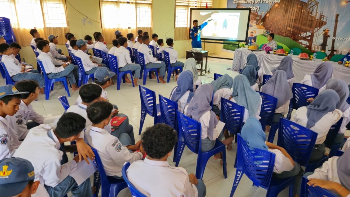 DSLNG Hadirkan Edukasi Industri LNG di SMKN 2 Toili Barat