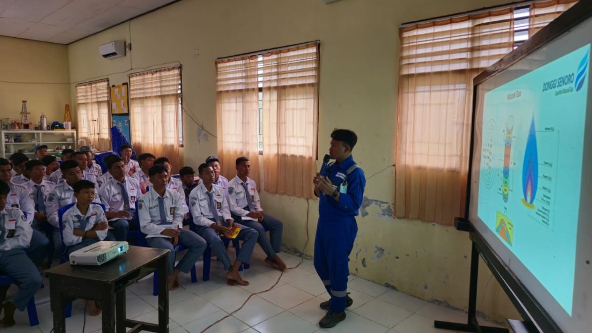 DSLNG Hadirkan Edukasi Industri LNG di SMKN 2 Toili Barat