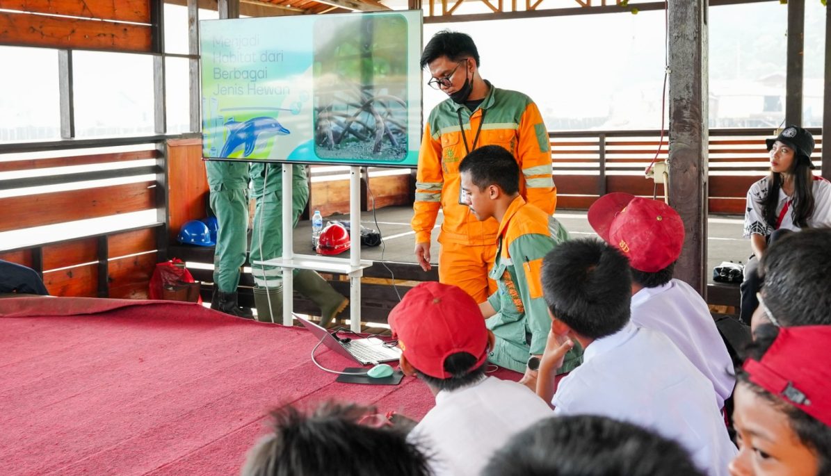 Jaga Kelestarian Pesisir, IMIP Edukasi Konservasi Mangrove Sejak Dini