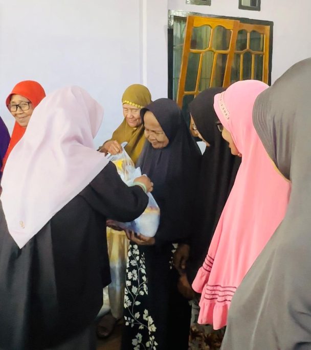 CEO PT KLS Salurkan Sembako untuk Kaum Dhuafa di Kecamatan Masama