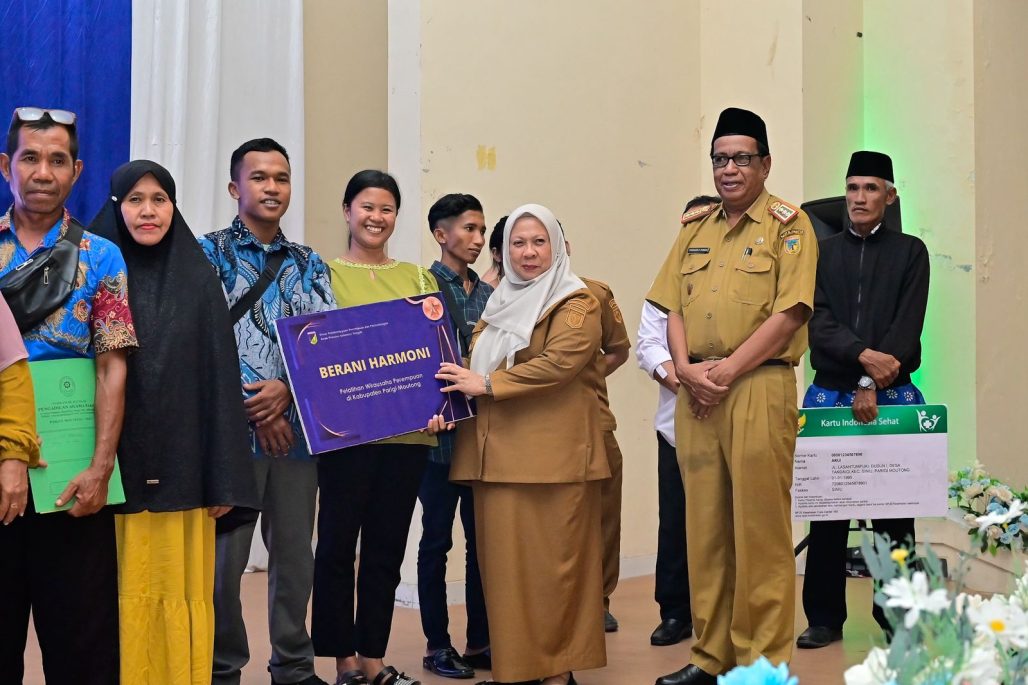 Wagub Reny Launching Inovasi Berani Tertib Administrasi Kependudukan, Dirangkai Nikah Massal 60 Pasangan di Parigi Moutong