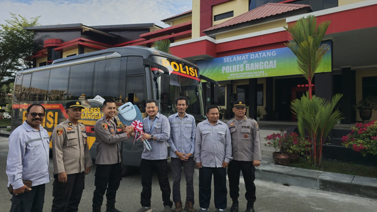 DSLNG Kembali Hibahkan Kendaraan Operasional Bagi Kodim 1308 dan Polres Banggai